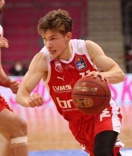 而哈德尔现 而哈德尔现