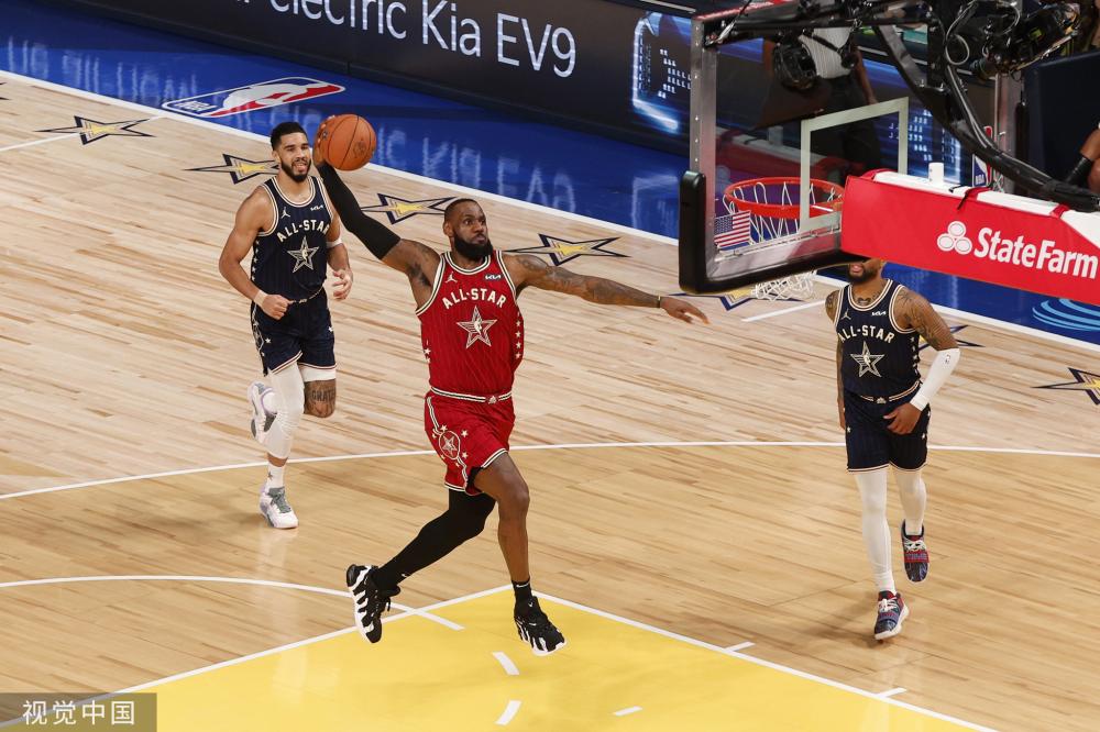 赖斯在采访 赖斯在采访